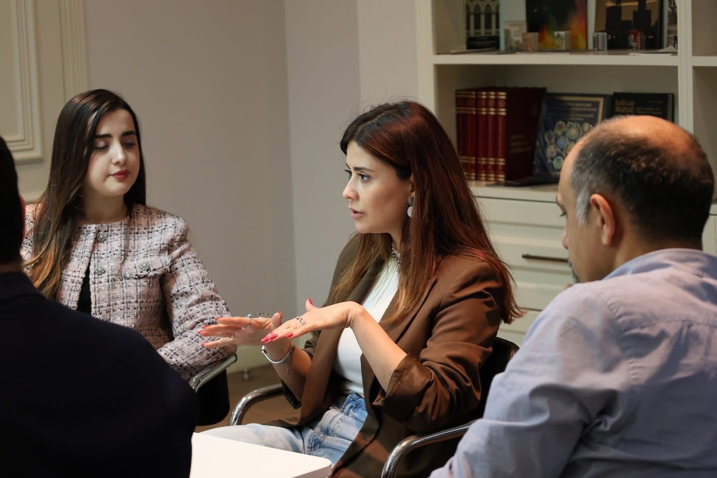 İçərişəhər rəhbərliyi ADA tələbələri ilə görüş keçirib