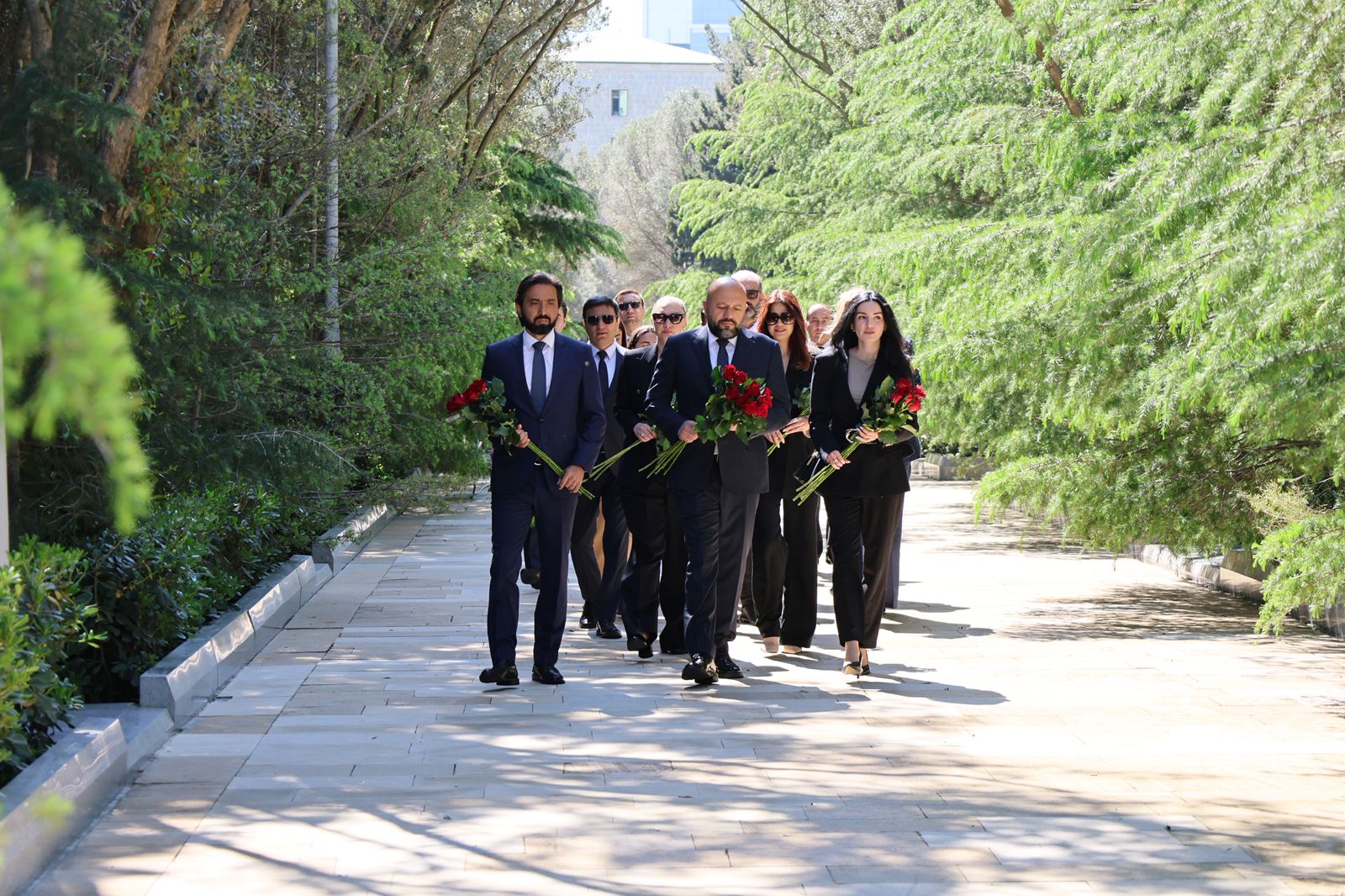 Ulu Öndərin məzarına ziyarət