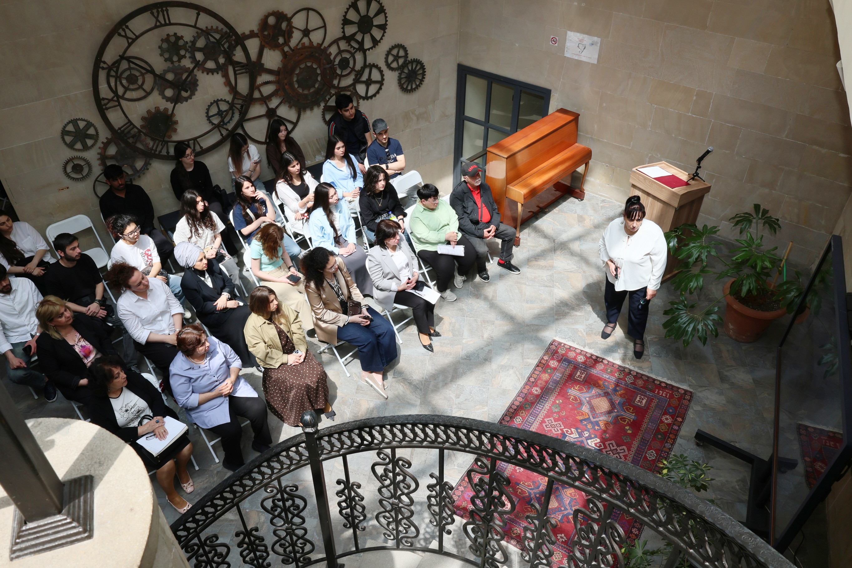 İçərişəhərin memarlıq irsi beynəlxalq seminar çərçivəsində müzakirə olunub