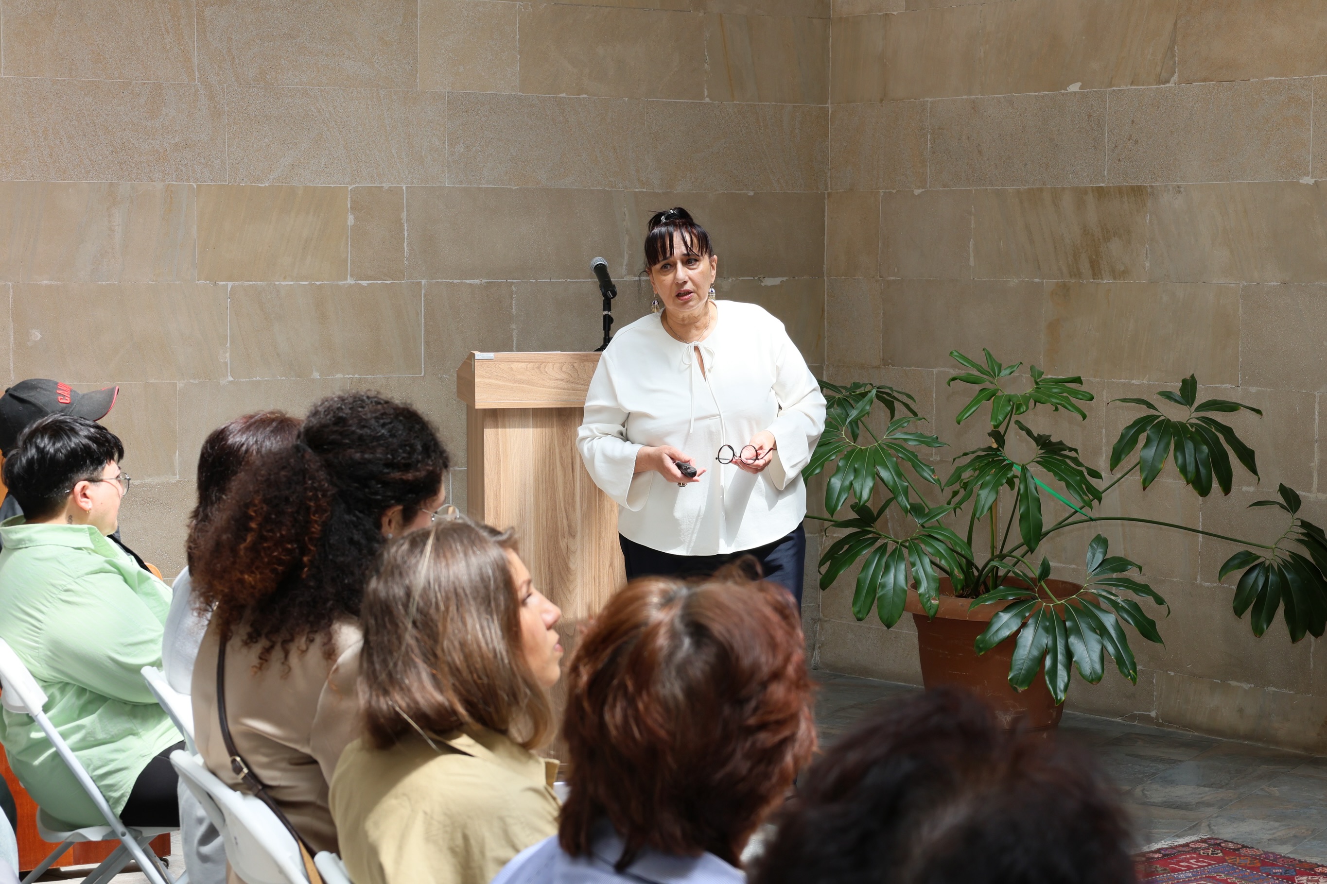 İçərişəhərin memarlıq irsi beynəlxalq seminar çərçivəsində müzakirə olunub