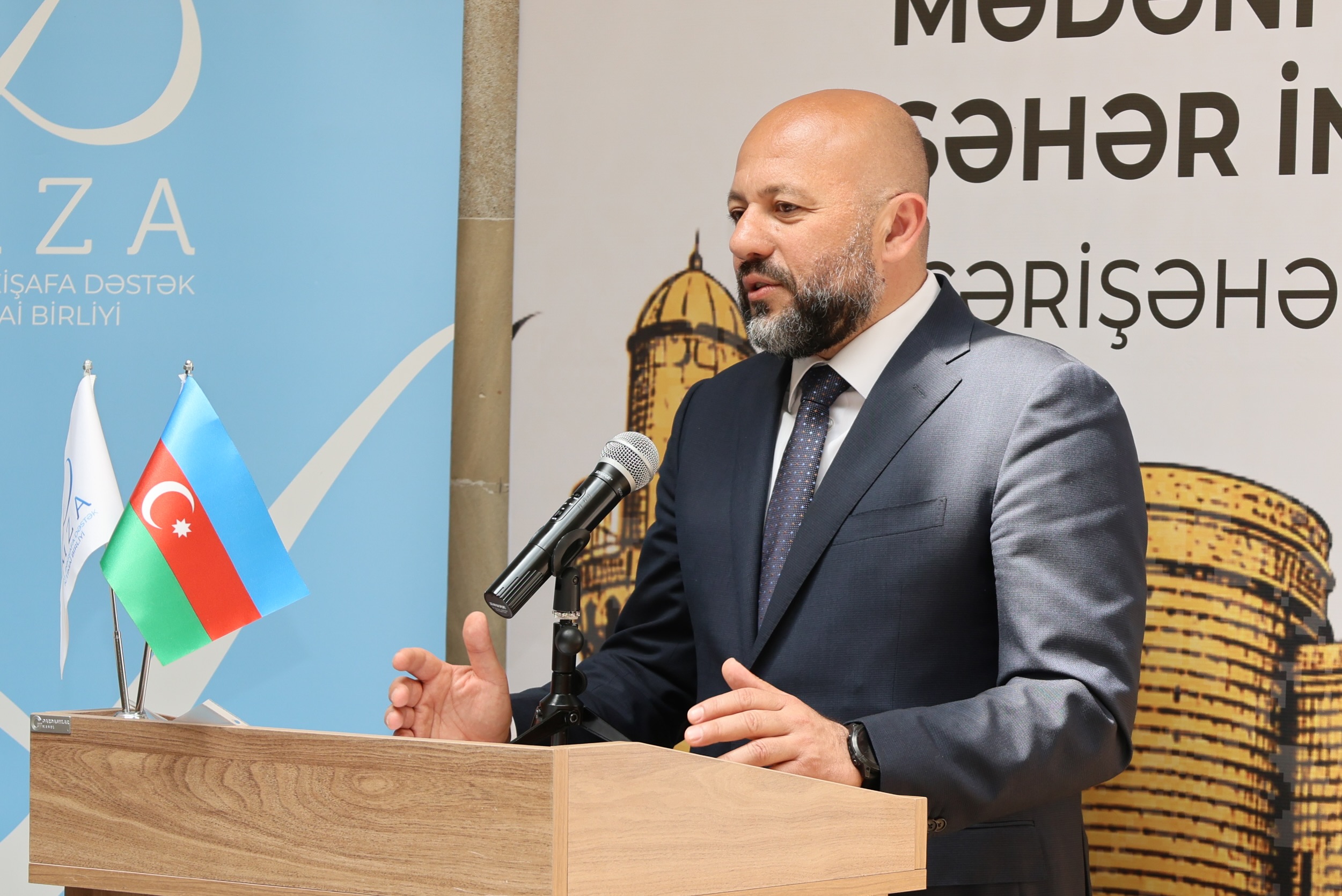 İçərişəhərdə tarixi irs və müasir şəhər baxışı bir araya gəlib