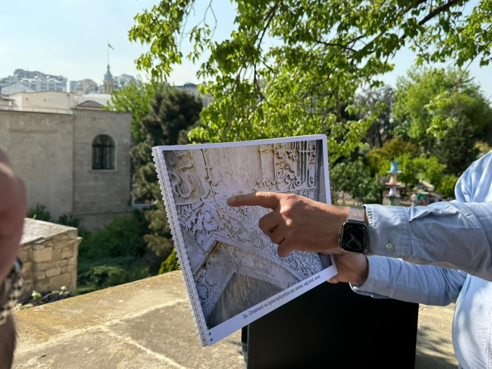 İçərişəhərdə ADA Universiteti tələbələri üçün bərpa və konservasiyaya həsr olunmuş maarifləndirici ekskursiya təşkil olunub