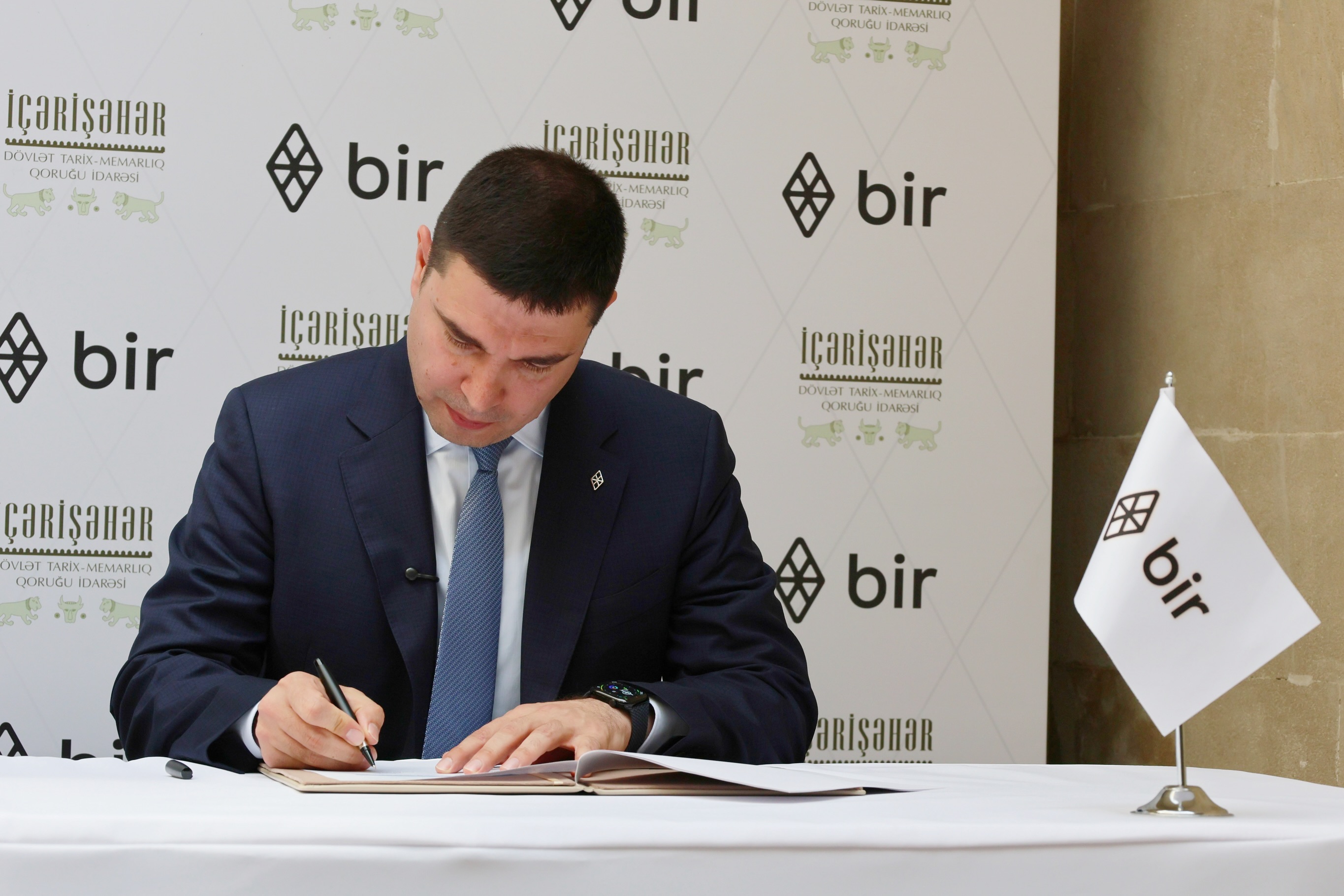 İçərişəhər və “Bir” ekosistemi arasında rəqəmsal transformasiya üzrə əməkdaşlıq memorandumu imzalanıb.