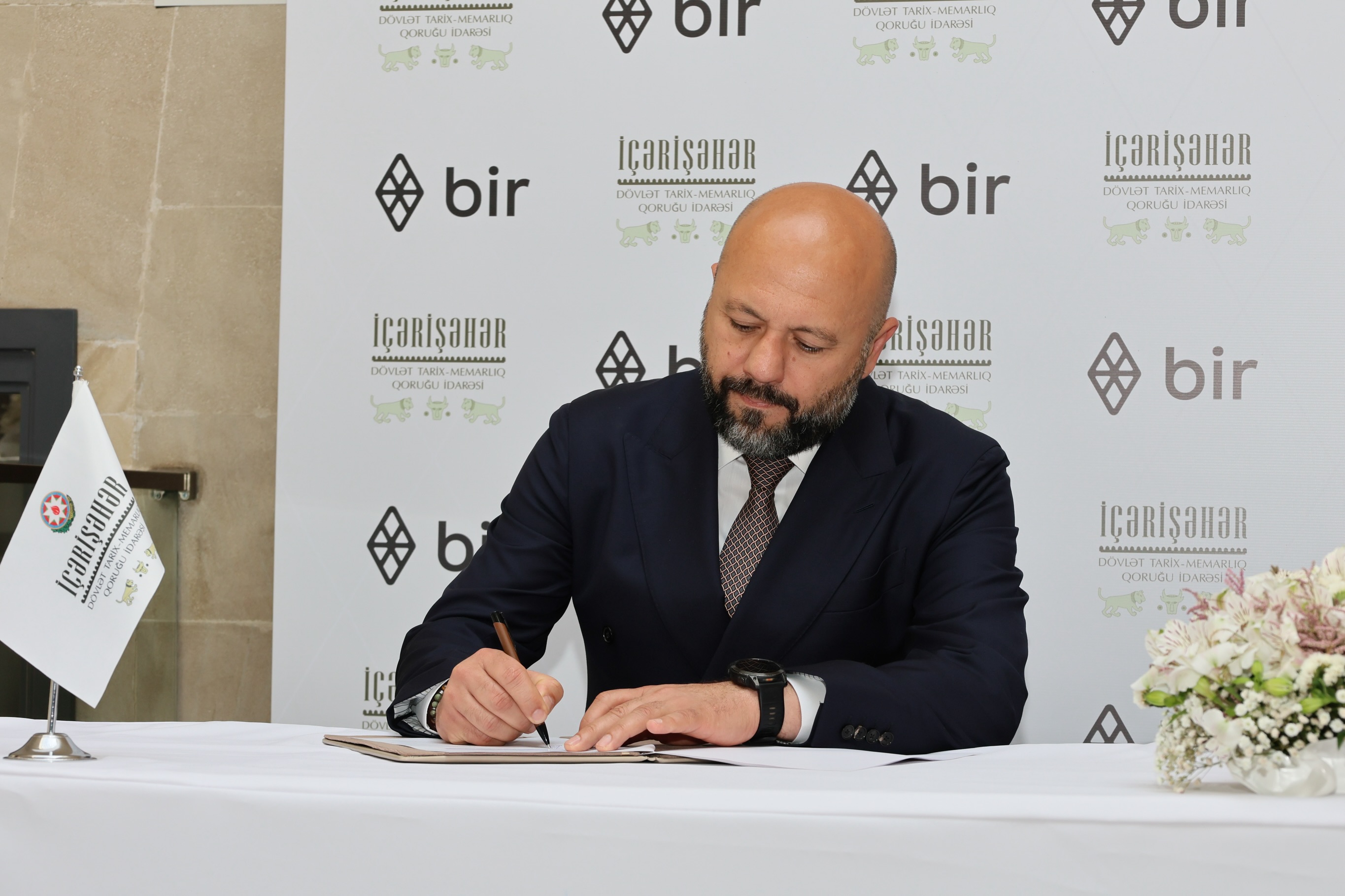 İçərişəhər və “Bir” ekosistemi arasında rəqəmsal transformasiya üzrə əməkdaşlıq memorandumu imzalanıb.