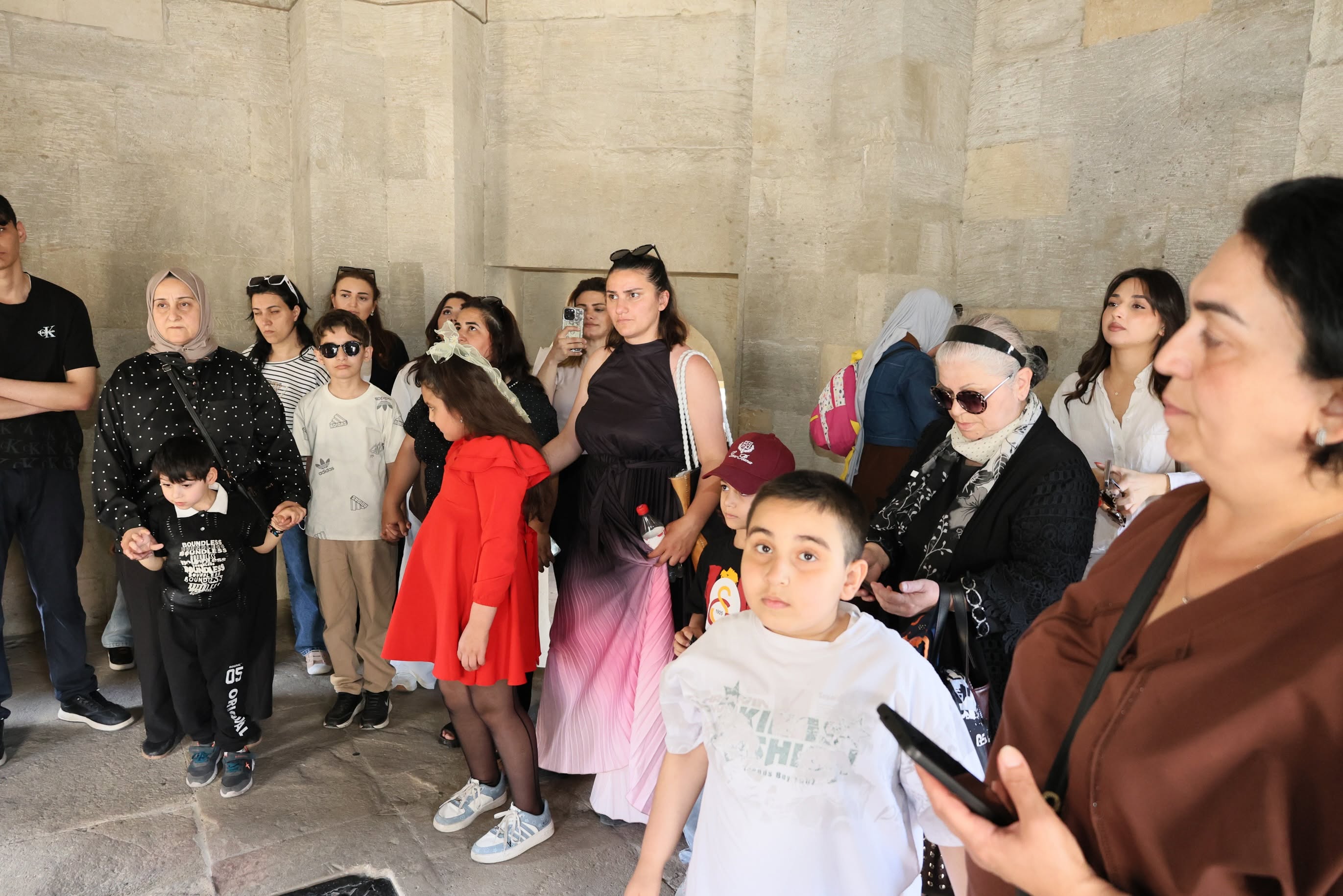 Sosial reabilitasiya proqramına cəlb olunan uşaqlar üçün İçərişəhərdə ekskursiya təşkil olunub