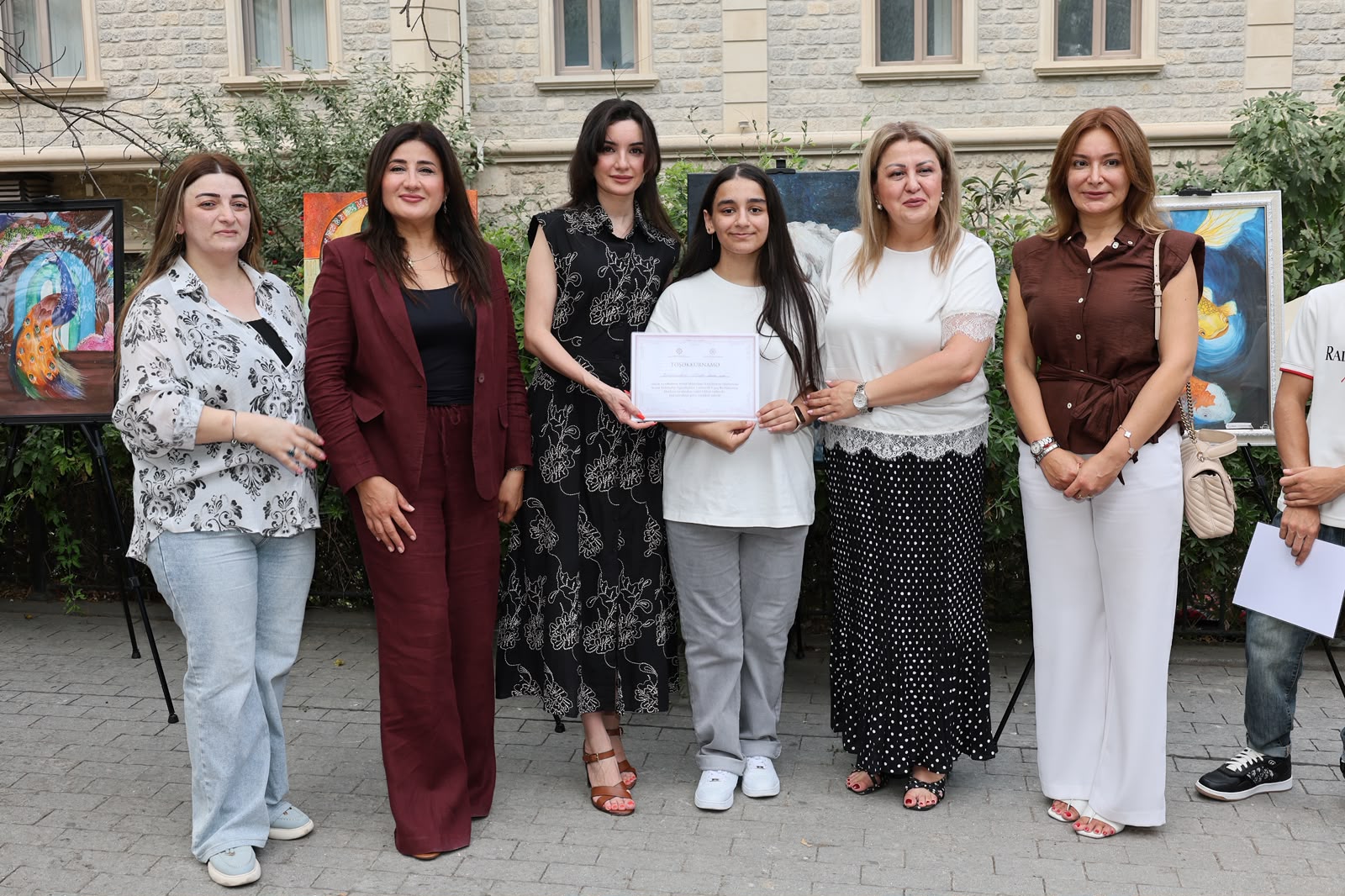 “Mənim Dünyam” rəsm sərgisi İçərişəhərdə