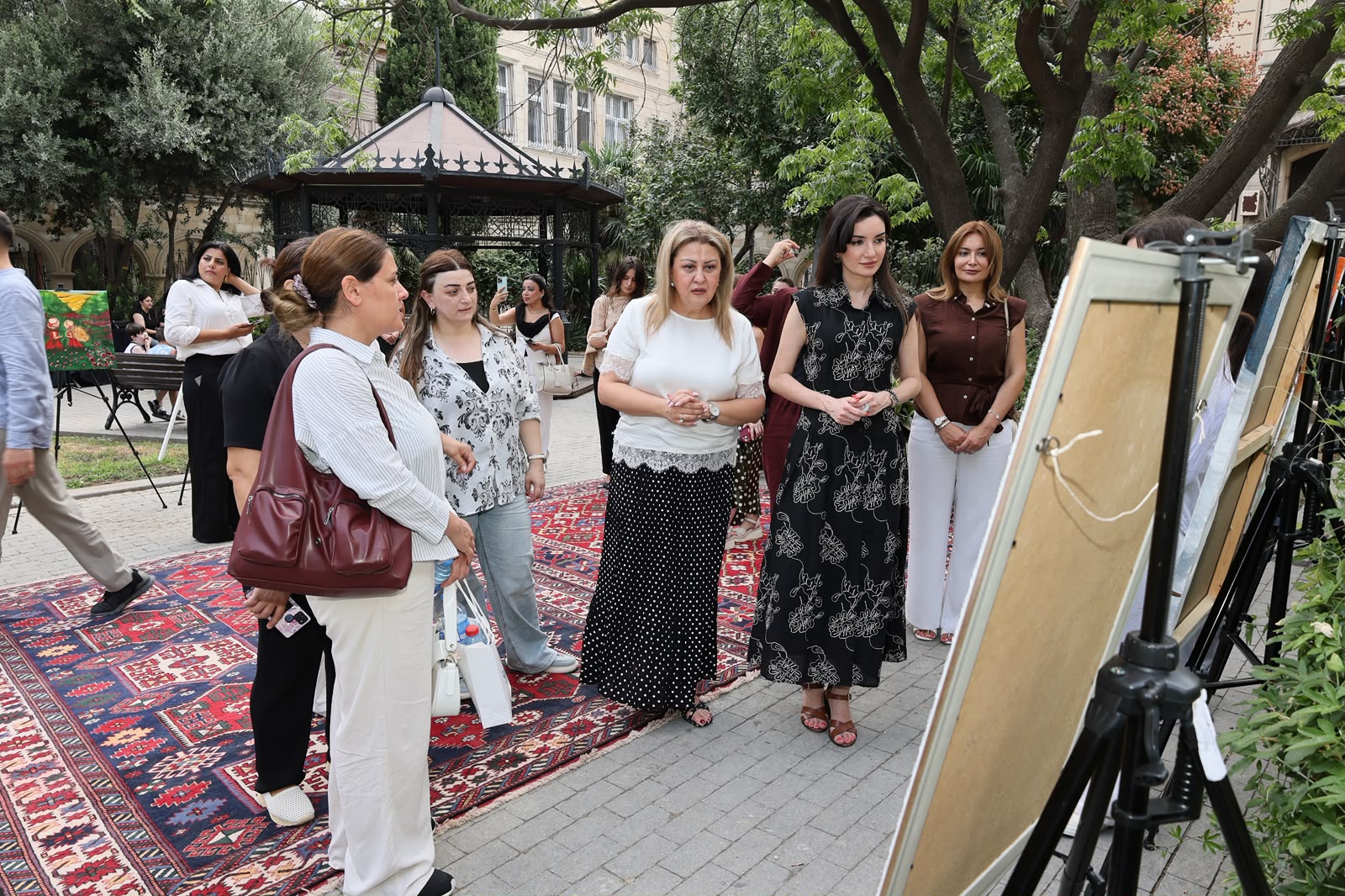 “Mənim Dünyam” rəsm sərgisi İçərişəhərdə
