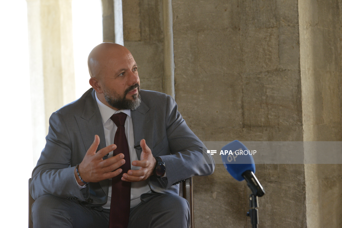 İçərişəhər Dövlət Tarix-Memarlıq Qoruğu İdarəsinin İdarə Heyətinin sədri Rüfət Mahmud Xəzər TV və APA TV-yə xüsusi müsahibə verib. 